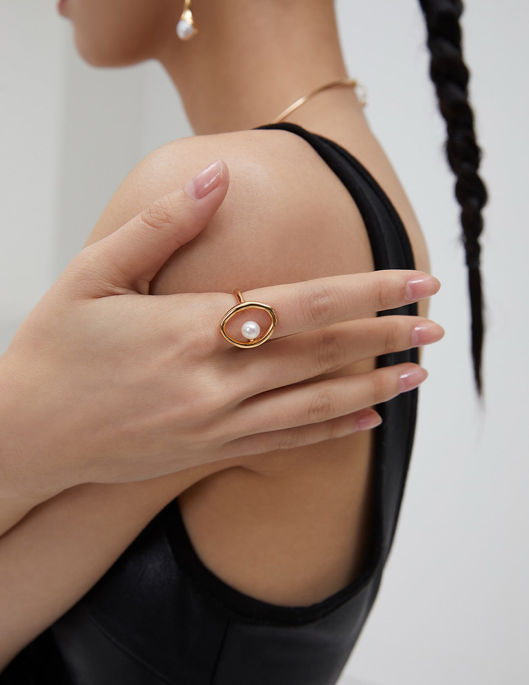 Serene Curve Ring