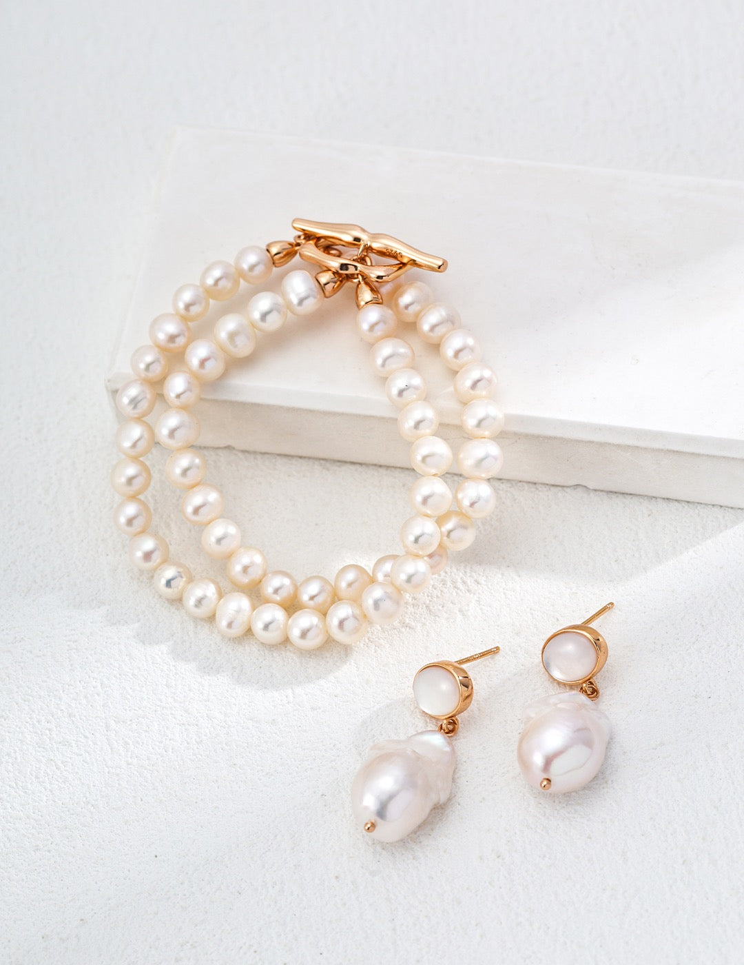 Moonlit Shell Elegance - Earring