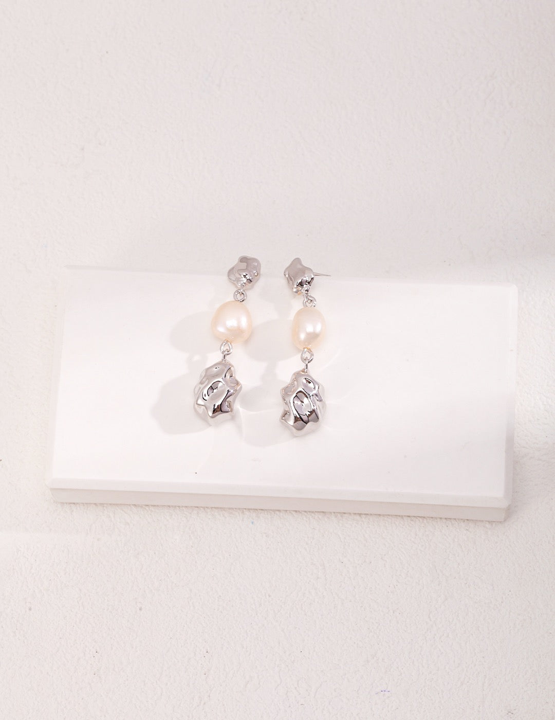Eclipse Dew Earring