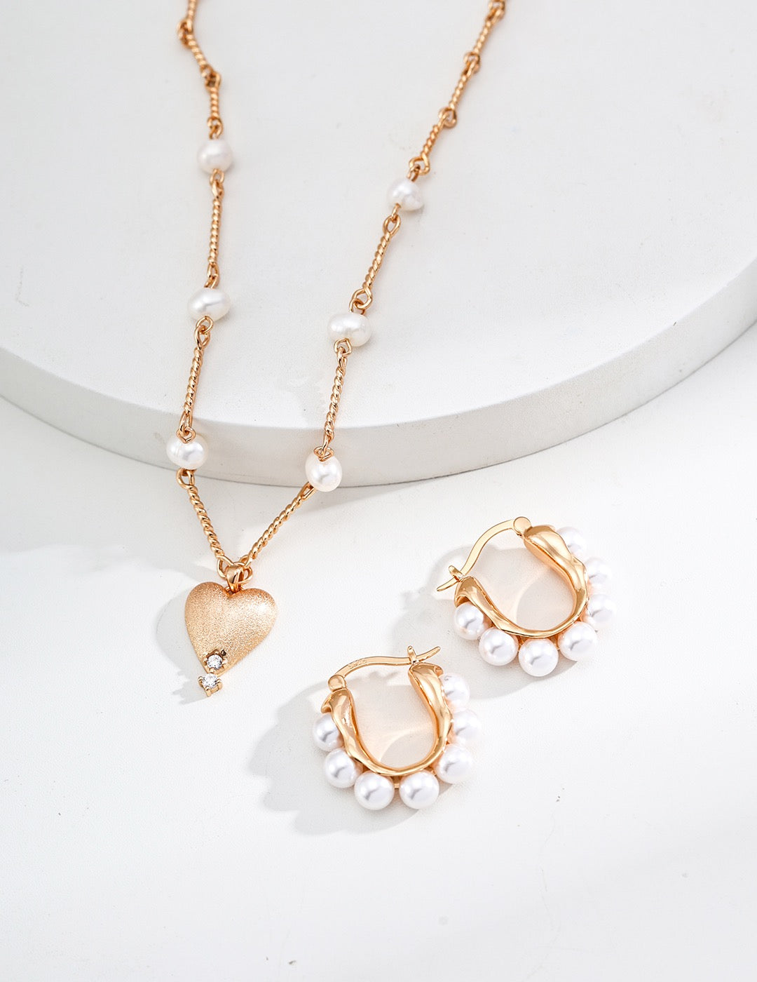 Amoura Pearl Necklace
