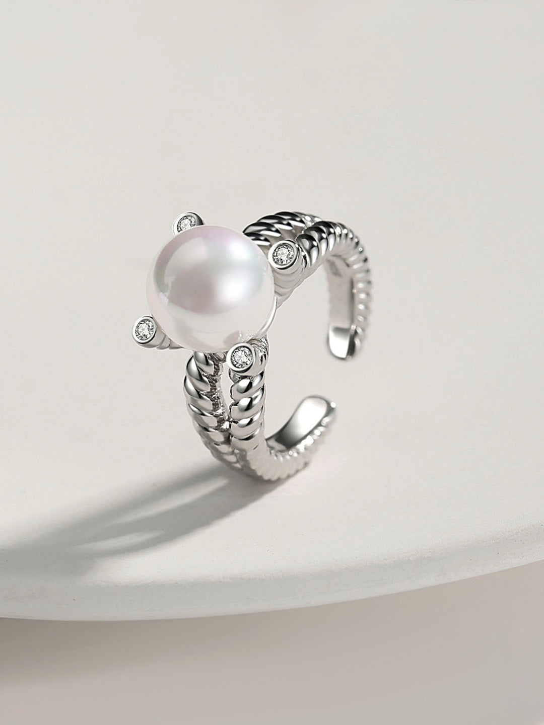 Amoura Ring
