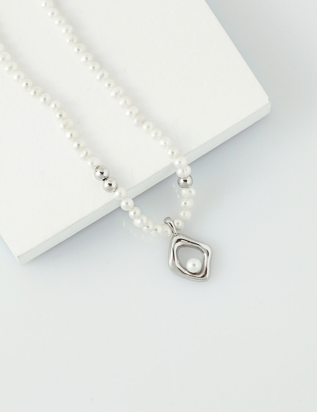 Vela Necklace