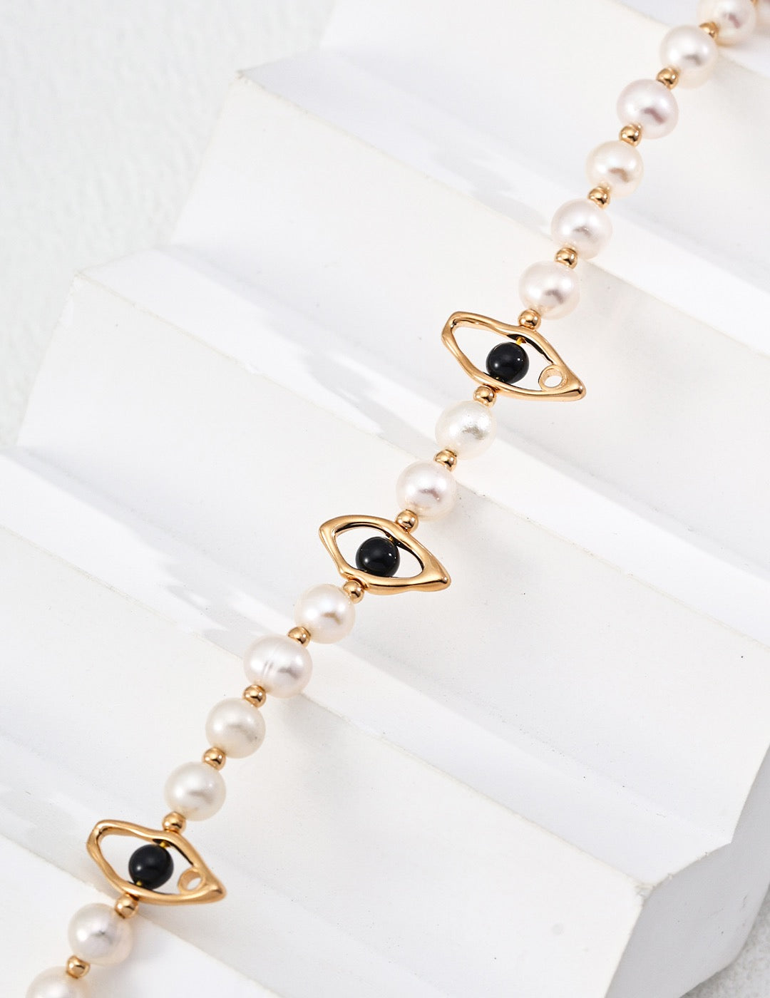 Gaze of the Pearl Necklace