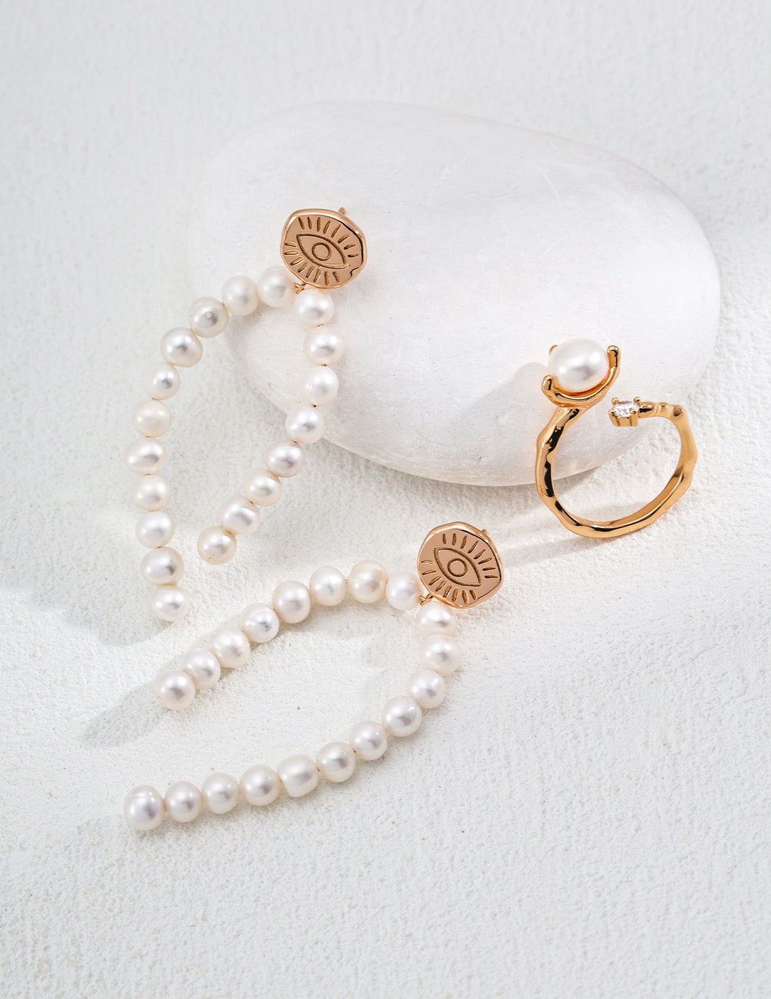 Pearl Gaze Earrings