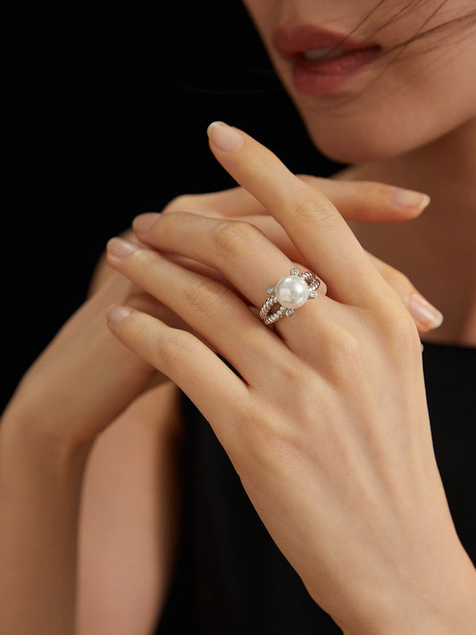 Amoura Ring