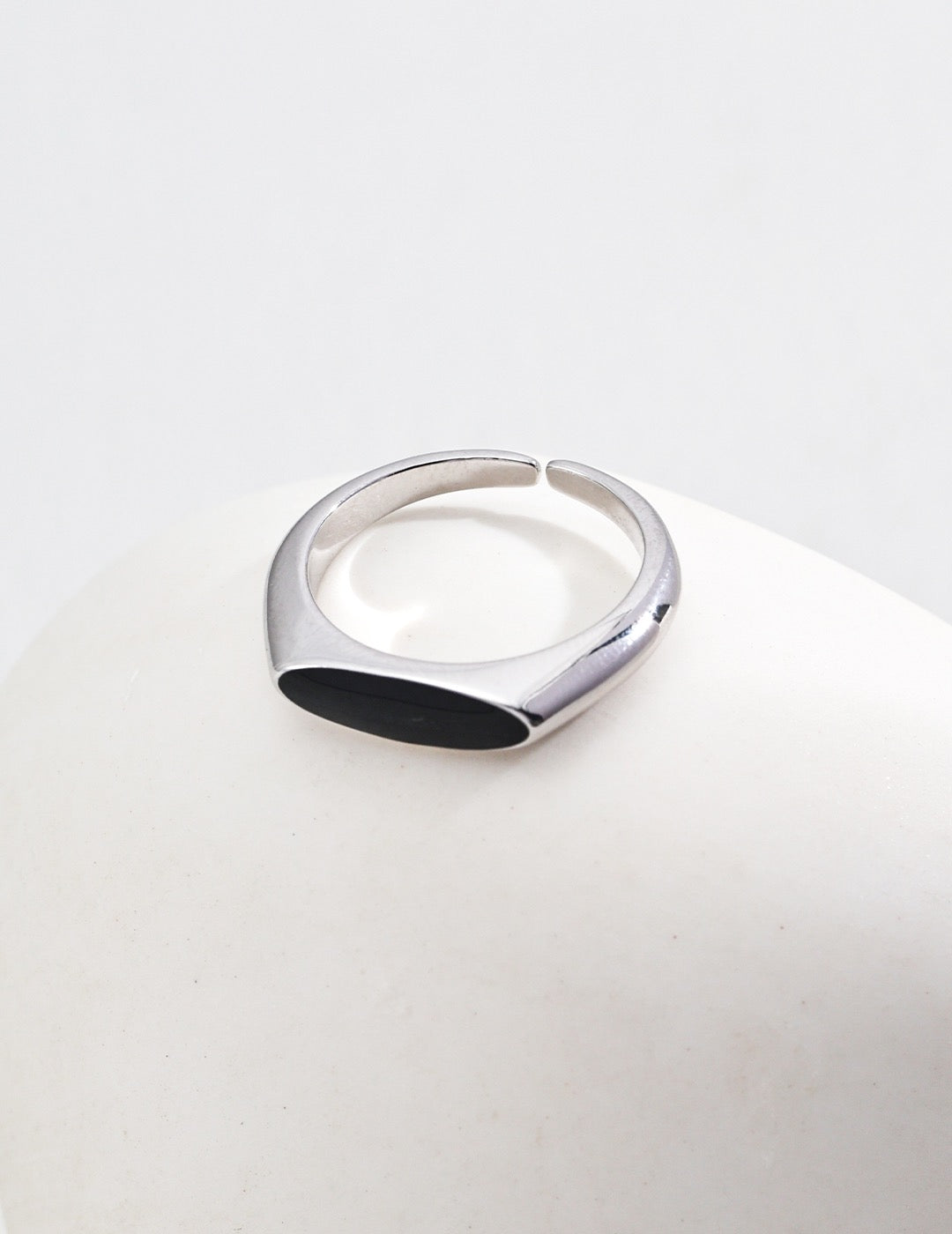 Eclipse Noir Ring