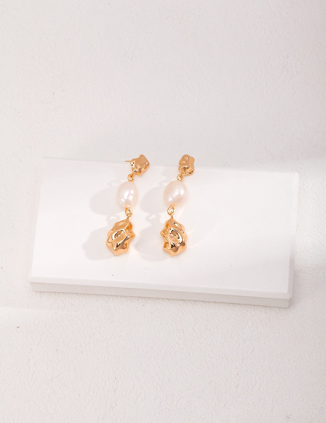 Eclipse Dew Earring