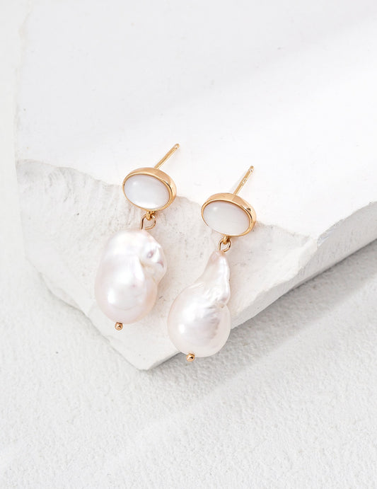 Moonlit Shell Elegance - Earring