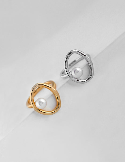 Serene Curve Ring